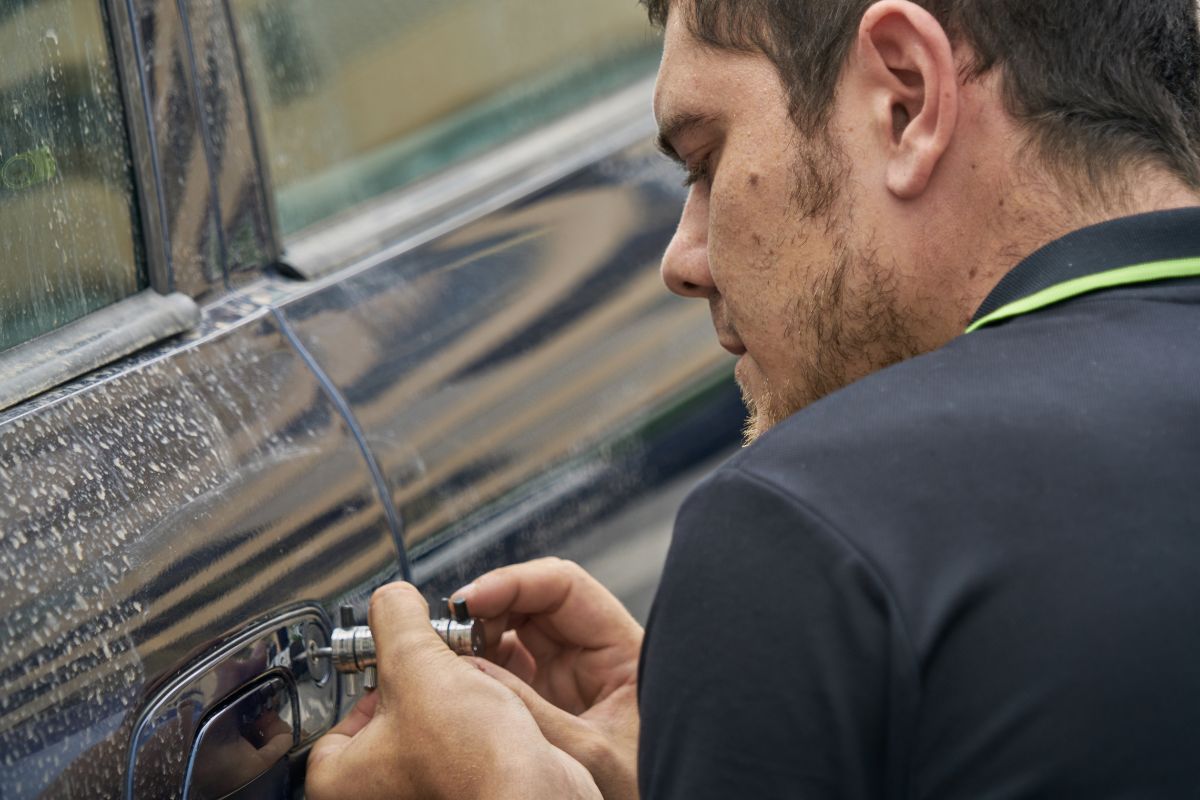 Deblocări Auto Non-Stop – Intervenții Rapide, Oriunde Te-Afli